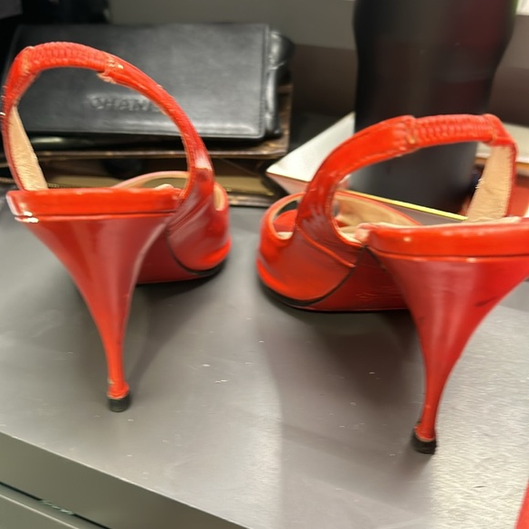 Sexy red Louboutins! Well kept bottoms - Picture 2 of 7